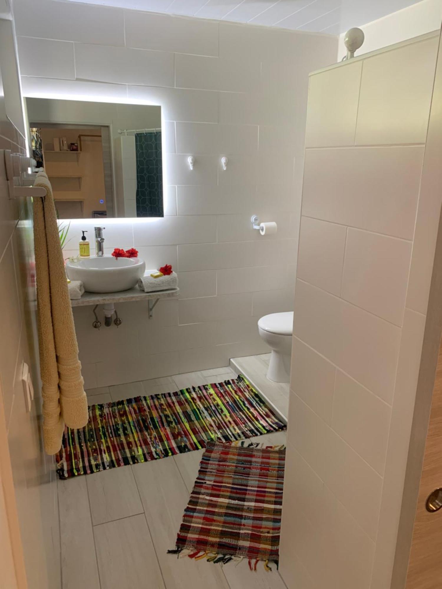 A Tomo Mai Homestay, Close To Airport, Private Bathroom Free Parking And Wifi With High Connection And Breakfast Optional Faaa Exterior photo