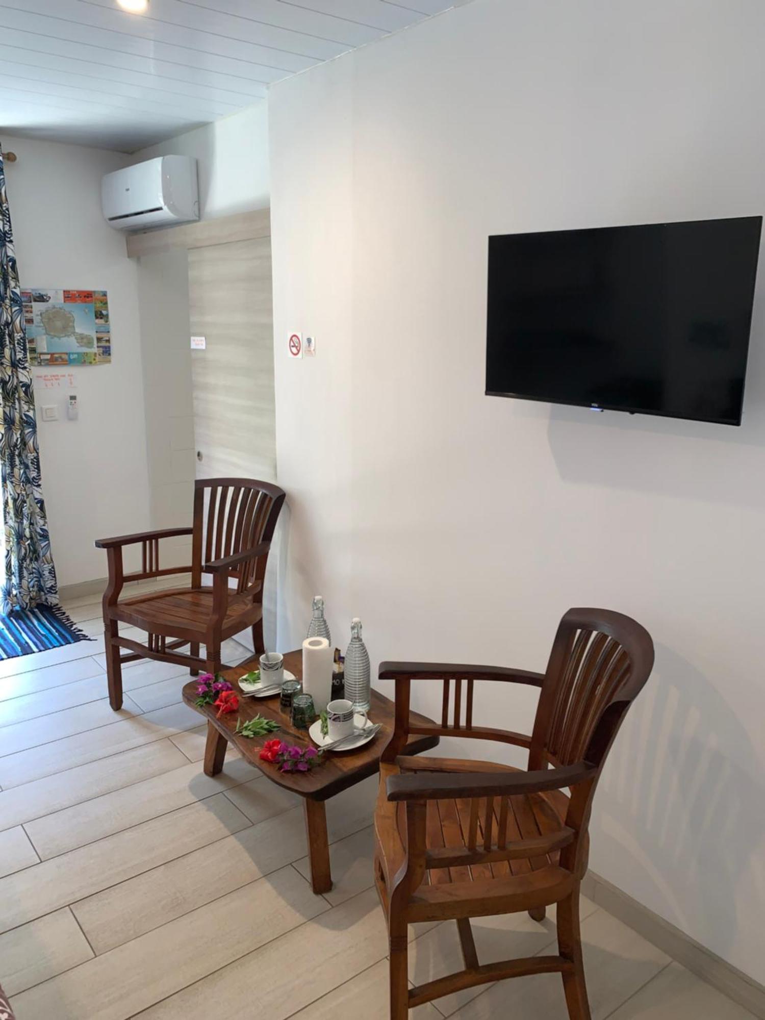 A Tomo Mai Homestay, Close To Airport, Private Bathroom Free Parking And Wifi With High Connection And Breakfast Optional Faaa Exterior photo